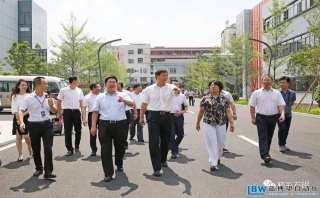 石碣鎮(zhèn)黨委書記等領(lǐng)導(dǎo)來我司參觀和指導(dǎo)工作